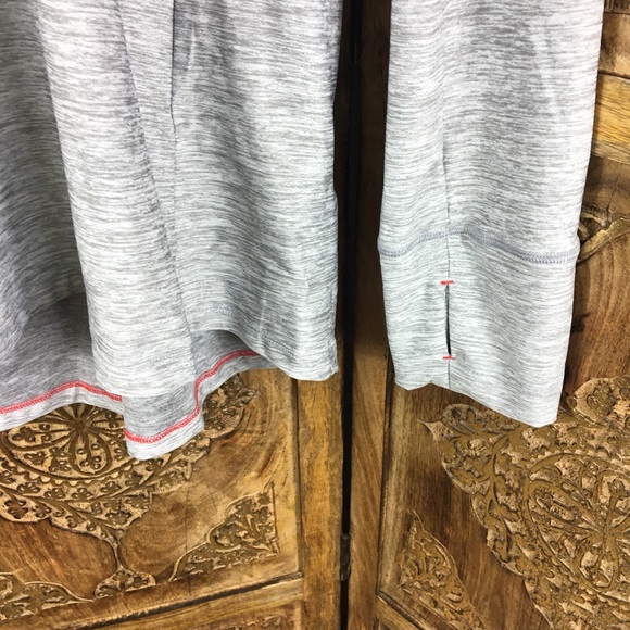 Under Armour ½ Zip loose top size M - Picture 3 of 5